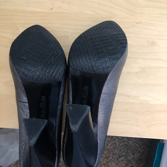 Calvin Klein Elita Pointed Toe Platform Pump - Picture 10 of 12